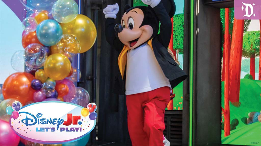 Mickey Mouse entering the stage of the Disney Jr. Show